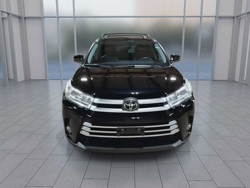 Certified 2019 Toyota Highlander XLE AWD/4WD image 3
