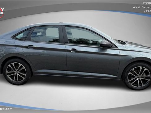 Used 2024 Volkswagen Jetta Sport image 4