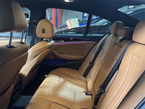 Used 2019 BMW 540i xDrive image 12