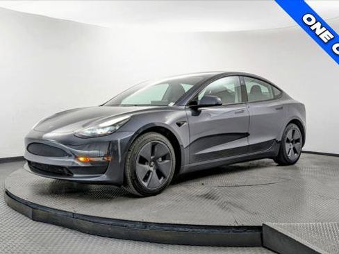 Used 2023 Tesla Model 3 Standard Range RWD image 2