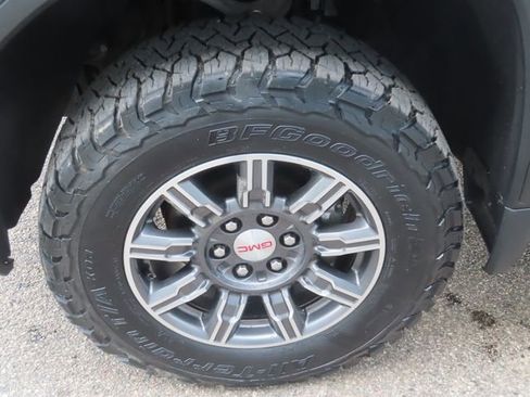 Used 2024 GMC Sierra 1500 AT4 w/ AT4 Premium Package AWD/4WD image 18