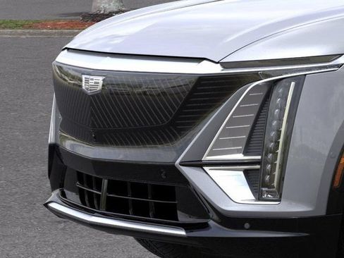 New 2026 Cadillac Lyriq Luxury AWD/4WD image 13