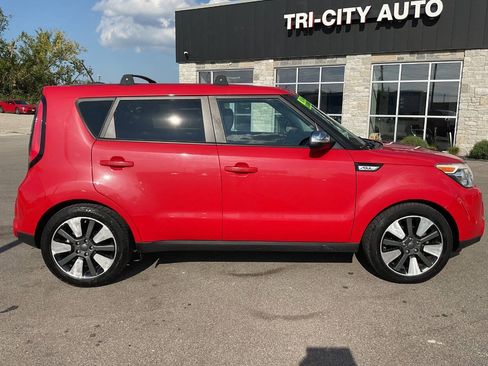 Used 2015 Kia Soul ! FWD image 9