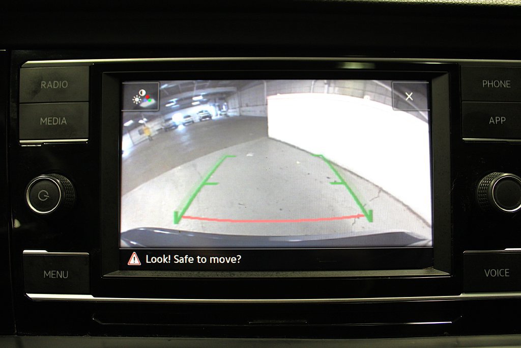 Used 2020 Volkswagen Jetta SE w/ SE Cold Weather Package FWD image 19