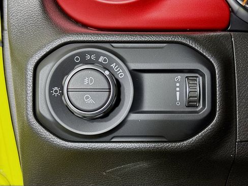 Used 2023 Jeep Gladiator Rubicon w/ Cold Weather Group AWD/4WD image 13