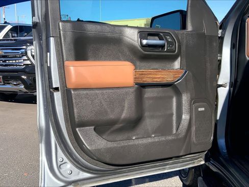 Used 2022 Chevrolet Silverado 1500 High Country w/ Technology Package image 22
