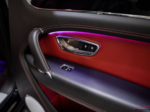 Used 2018 Bentley Bentayga image 54