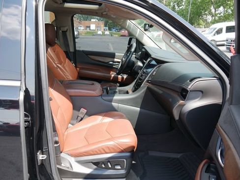 Used 2020 Cadillac Escalade Luxury AWD/4WD image 28