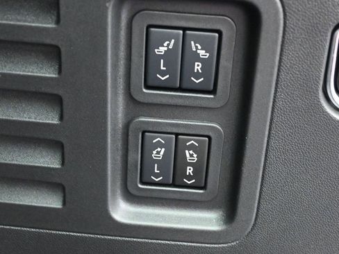 Used 2025 Buick Enclave Preferred w/ Power Package image 33