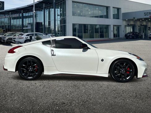 Used 2016 Nissan 370Z NISMO image 3