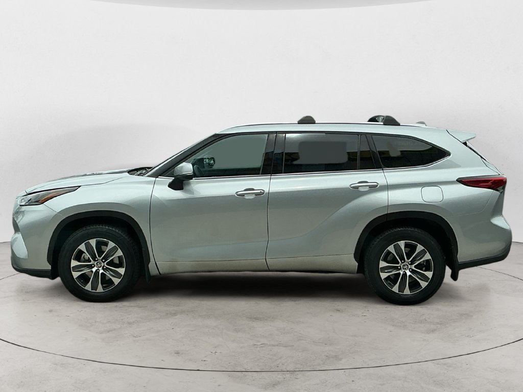 Used 2021 Toyota Highlander XLE AWD/4WD image 8