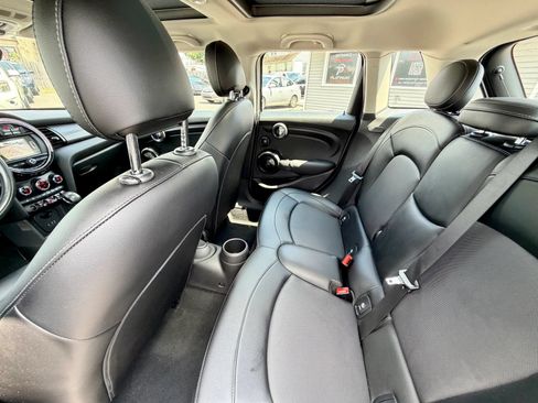 Used 2018 MINI Cooper 4-Door Hardtop w/ Premium Package FWD image 27