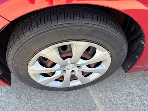 Used 2020 Toyota Corolla LE w/ Carpet Mat Package (TMS) FWD image 2