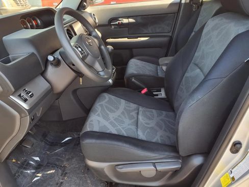 Used 2012 Scion xB FWD image 16
