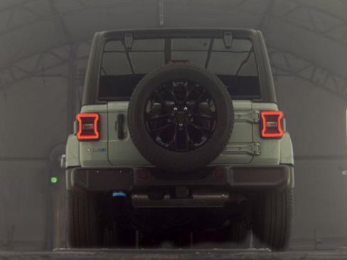 Used 2023 Jeep Wrangler Unlimited Sahara AWD/4WD image 11