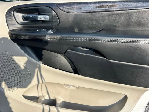 Used 2014 Dodge Grand Caravan American Value Package image 11