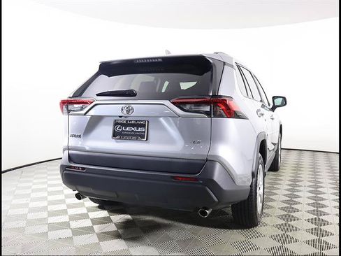 Used 2019 Toyota RAV4 LE w/ Carpet Mat Package FWD image 5