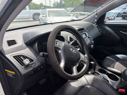 Used 2011 Hyundai Tucson GLS FWD image 11
