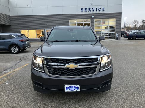 Used 2018 Chevrolet Suburban LT image 3