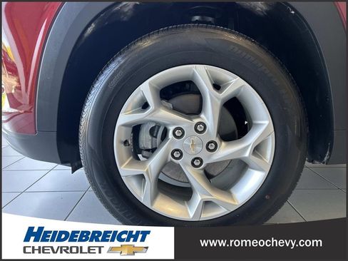 Used 2025 Chevrolet Trax LS w/ LS Convenience Package FWD image 7