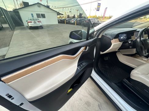 Used 2018 Tesla Model X 75D AWD/4WD image 23