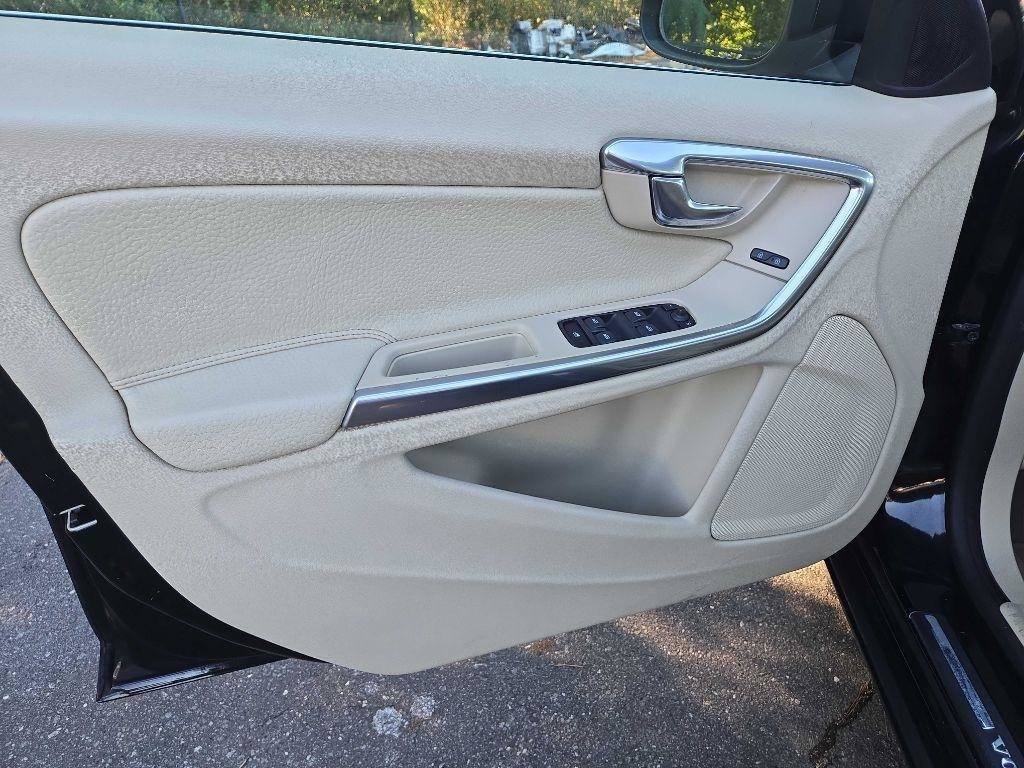 Used 2014 Volvo S60 T5 FWD image 9