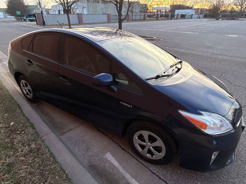 Used 2015 Toyota Prius image 4