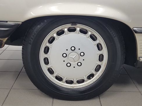 Used 1988 Mercedes-Benz 560 SL image 5