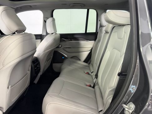 Certified 2022 Jeep Grand Cherokee Overland AWD/4WD image 26