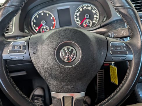 Used 2014 Volkswagen Passat 1.8T Sport image 16