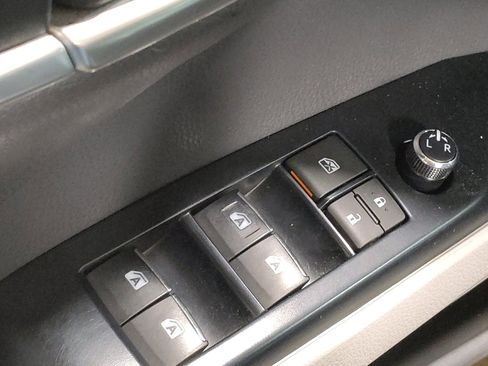 Used 2020 Toyota Camry XLE w/ Carpet Mat Package image 27