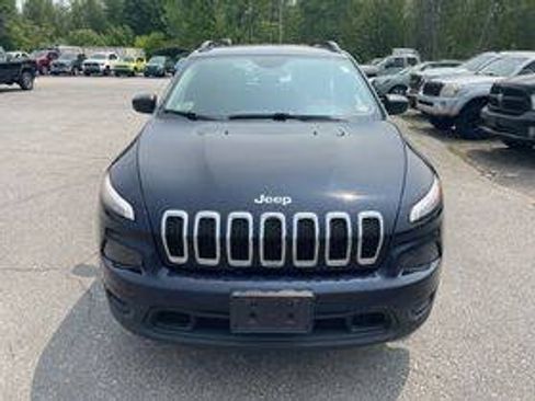 Used 2015 Jeep Cherokee Sport w/ Cold Weather Group AWD/4WD image 2