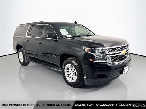Used 2018 Chevrolet Suburban LT image 3