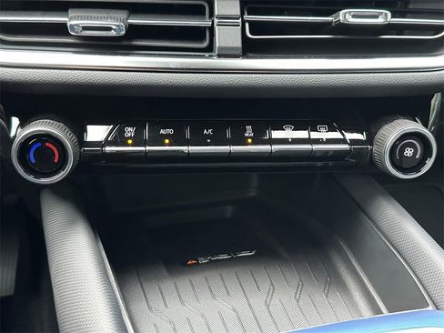 New 2026 Chevrolet Equinox EV LT image 27