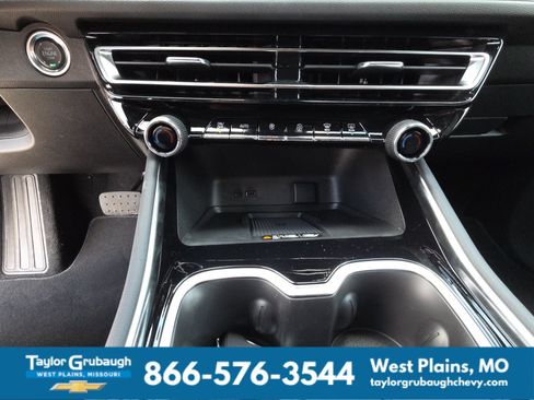 New 2026 Chevrolet Traverse LT w/ Sun and Wheel Package FWD image 23