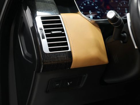 Used 2022 Land Rover Range Rover Long Wheelbase Autobiography image 16