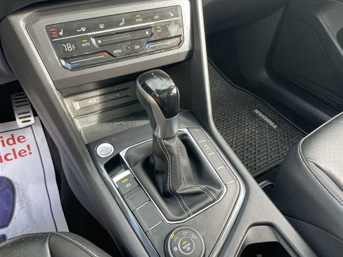 Used 2022 Volkswagen Tiguan SE image 35