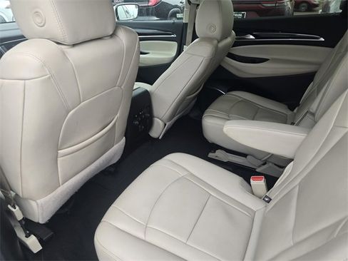 Used 2022 Buick Enclave Essence image 12