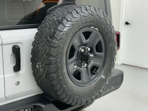 Used 2020 Jeep Wrangler Sport image 36