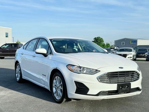 Used 2019 Ford Fusion SE image 4