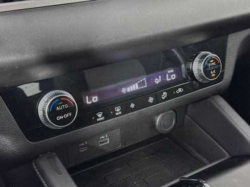 Used 2023 Mitsubishi Outlander ES FWD image 15