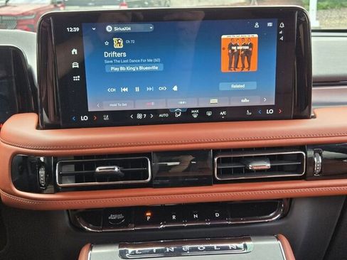 Used 2025 Lincoln Aviator Reserve w/ Equipment Group 201A AWD/4WD image 28