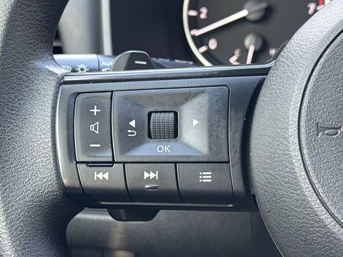 Used 2024 Nissan Rogue S image 29