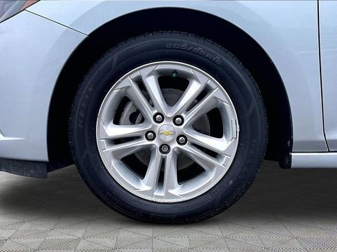 Used 2017 Chevrolet Cruze LT w/ Convenience Package image 9