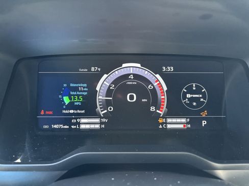 Used 2025 Toyota Tundra Limited AWD/4WD image 11