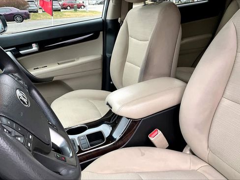 Used 2015 Kia Sorento LX image 7