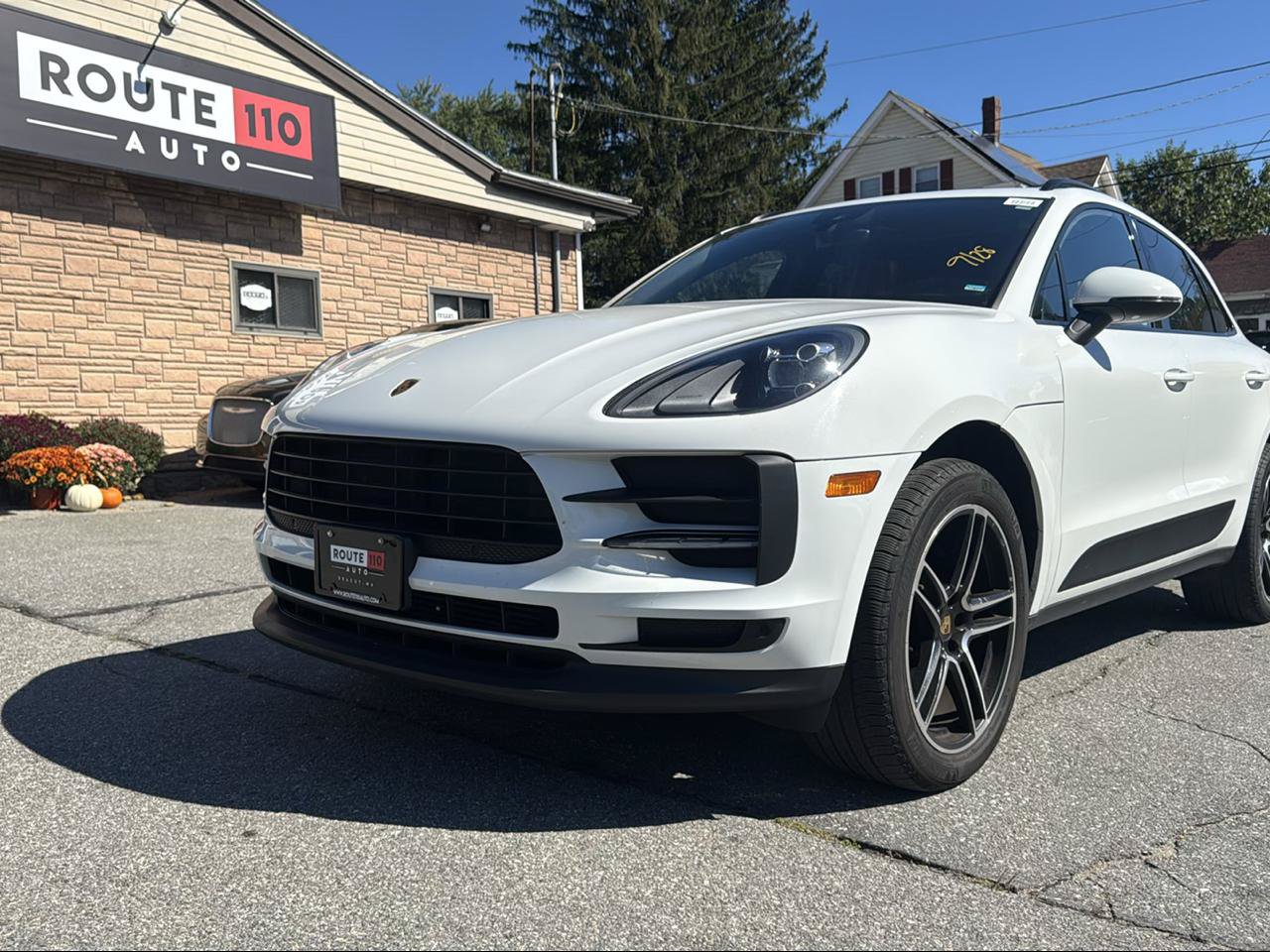 Used 2020 Porsche Macan AWD/4WD image 1