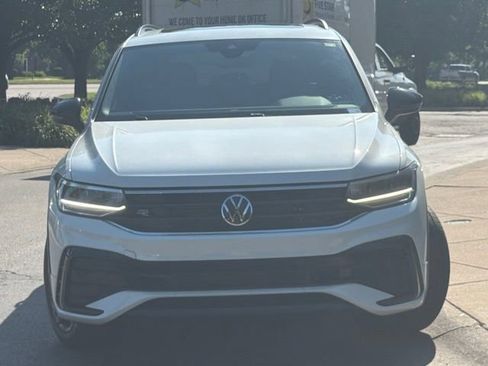 Used 2023 Volkswagen Tiguan SE R-Line AWD/4WD image 2
