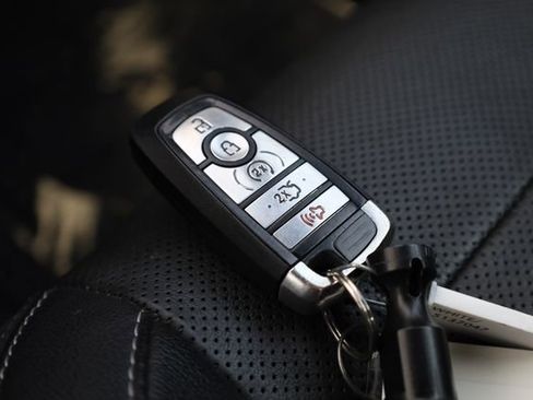 Used 2020 Ford Mustang Premium image 27