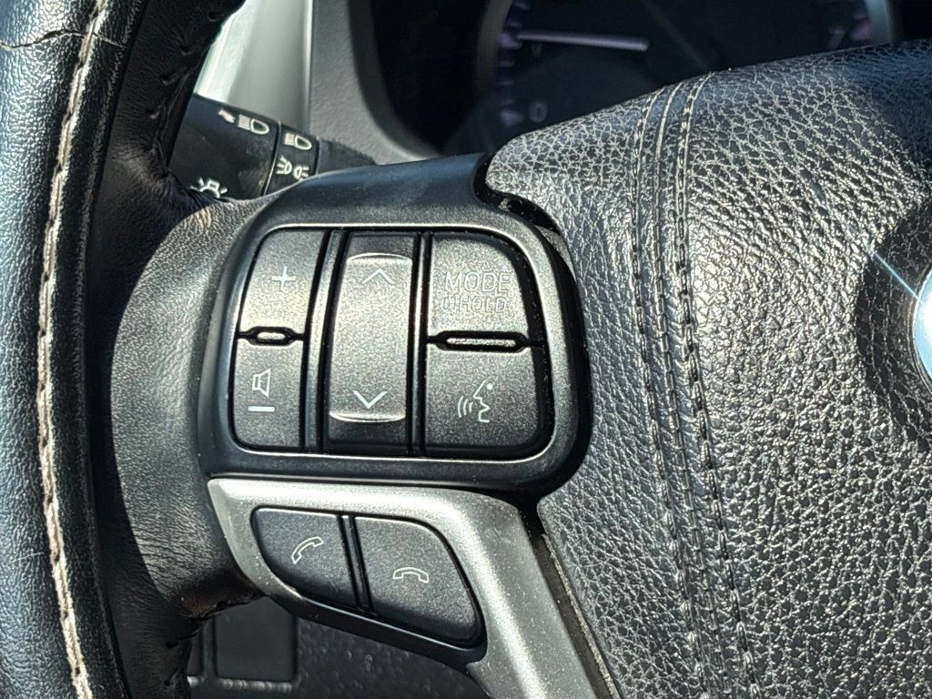 Used 2017 Toyota Highlander Plus FWD image 19